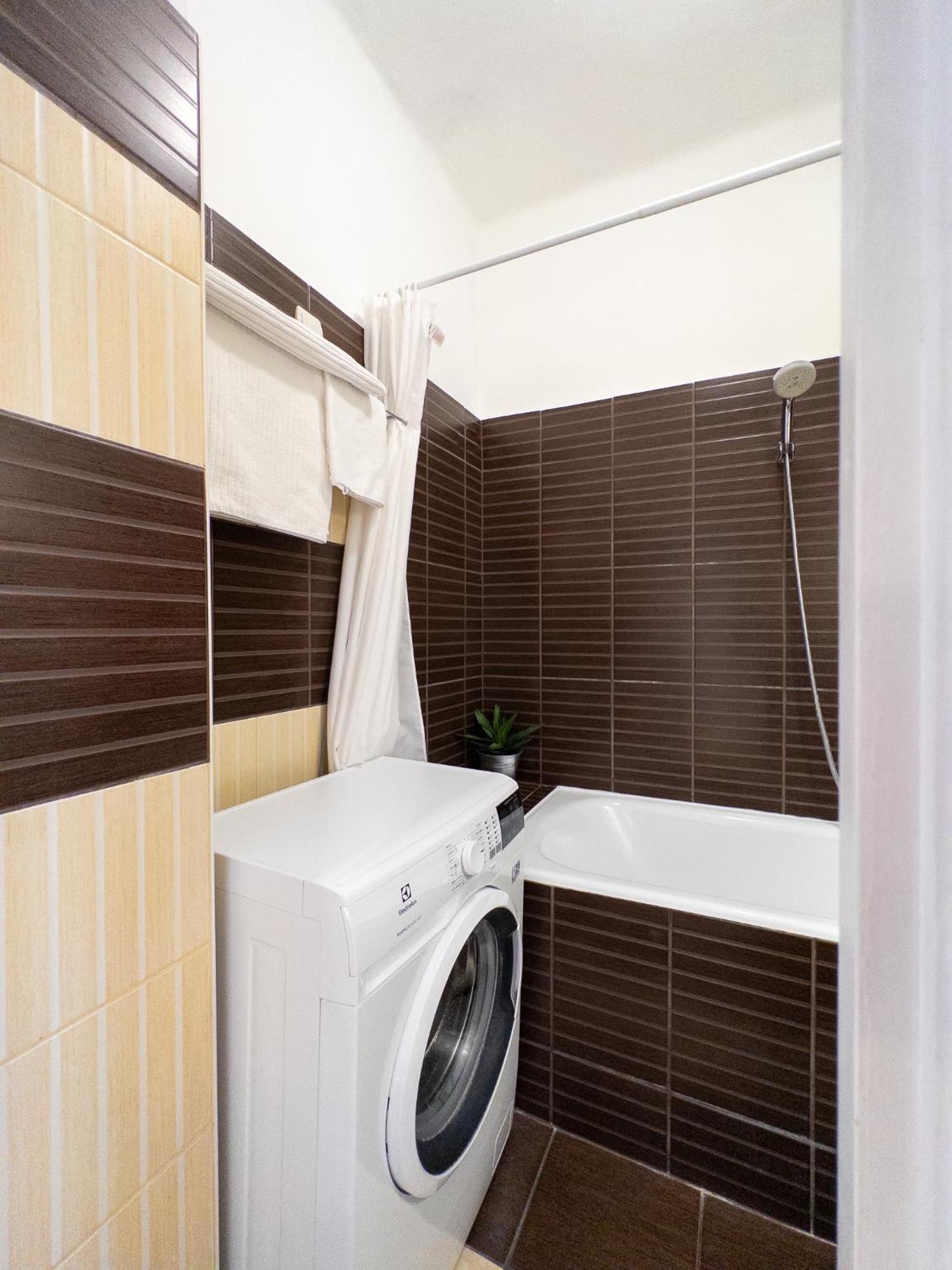 Loggia Apartman Дьор Екстериор снимка